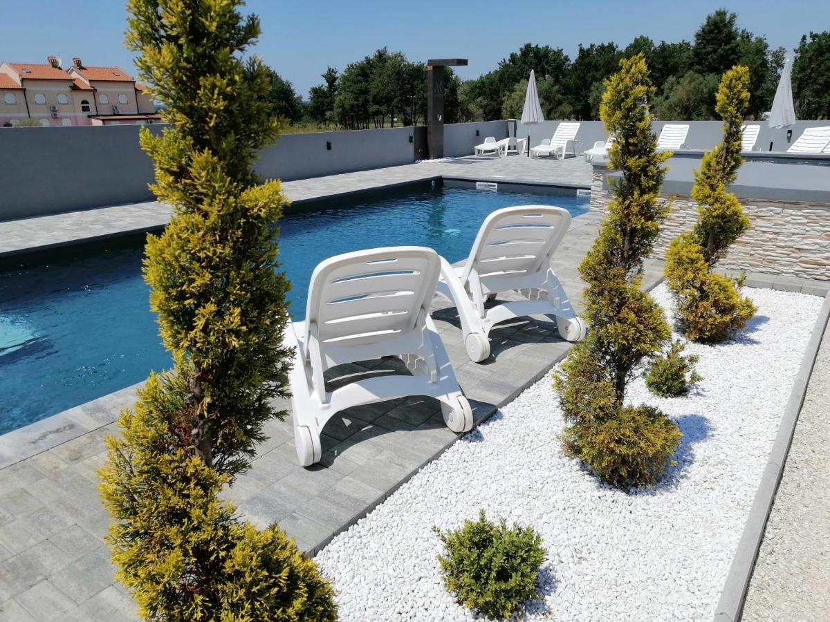 Apartment Camelia Porec Bagian luar foto