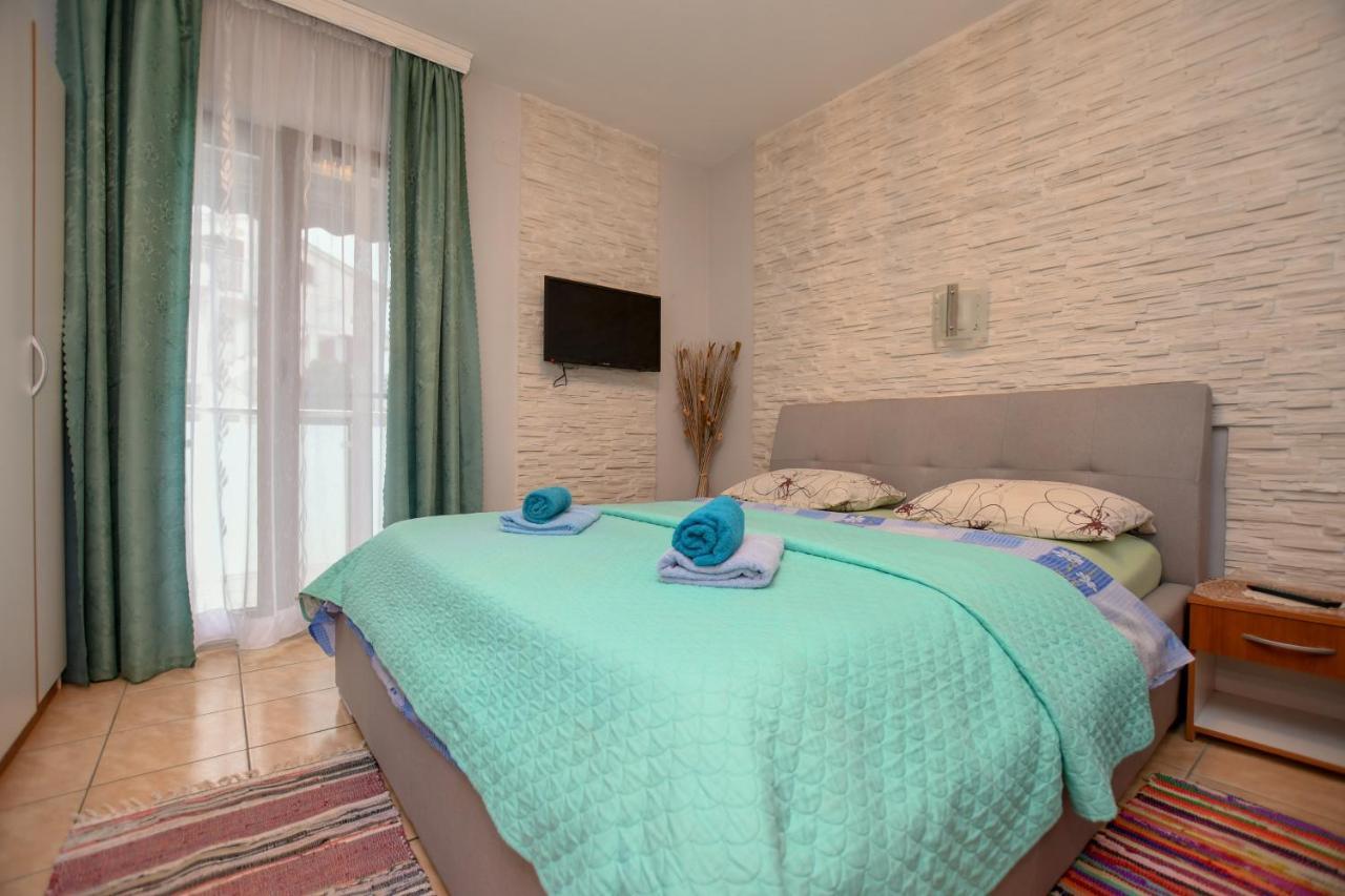 Apartment Camelia Porec Bagian luar foto