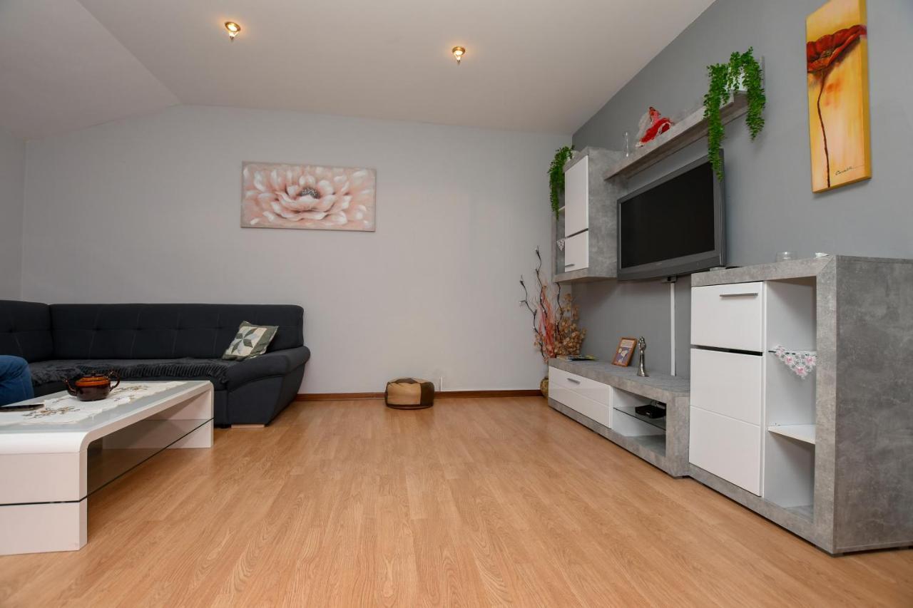 Apartment Camelia Porec Bagian luar foto
