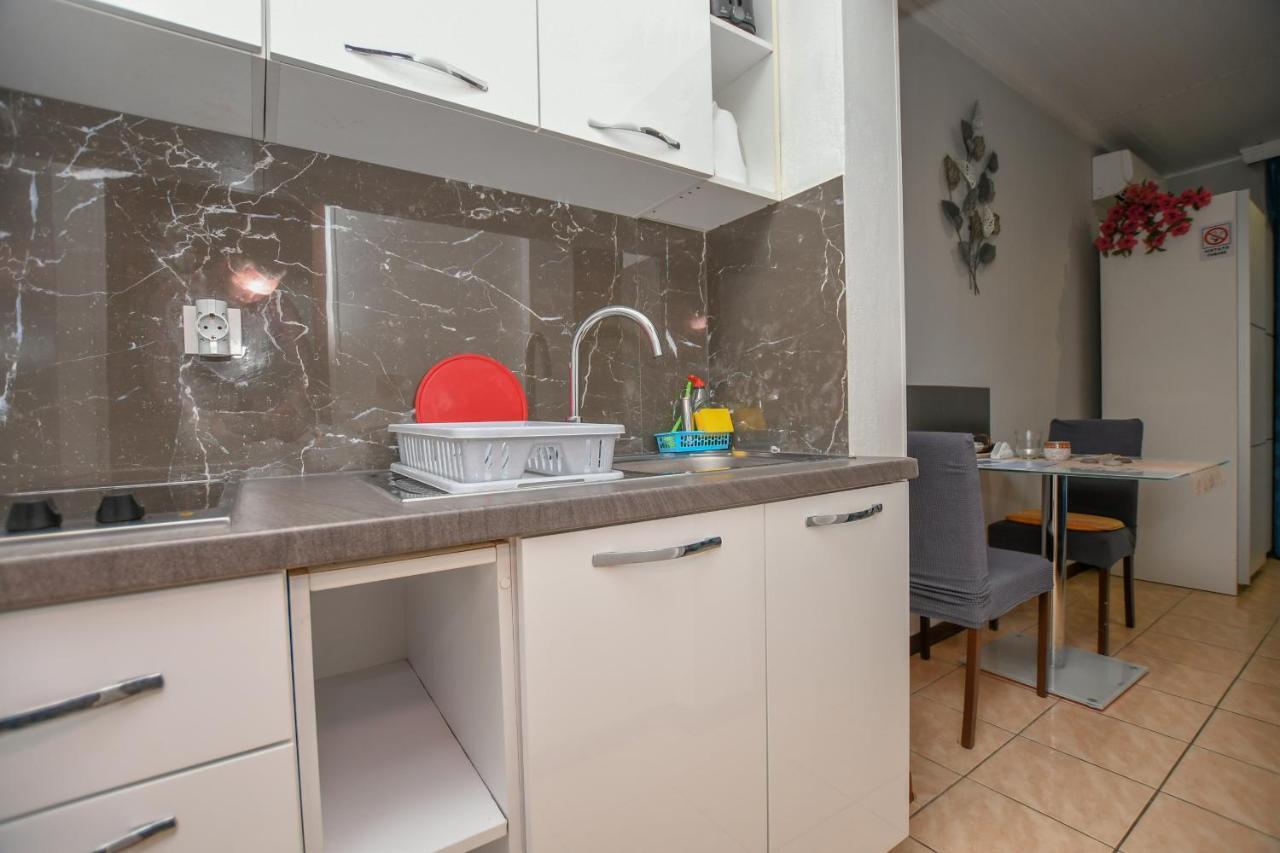Apartment Camelia Porec Bagian luar foto