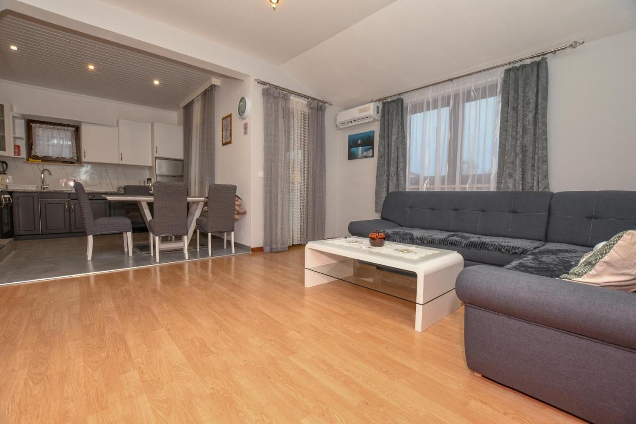 Apartment Camelia Porec Bagian luar foto